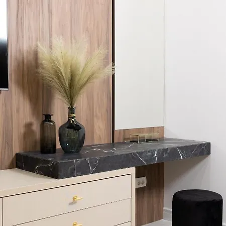 Savannah Apartment *